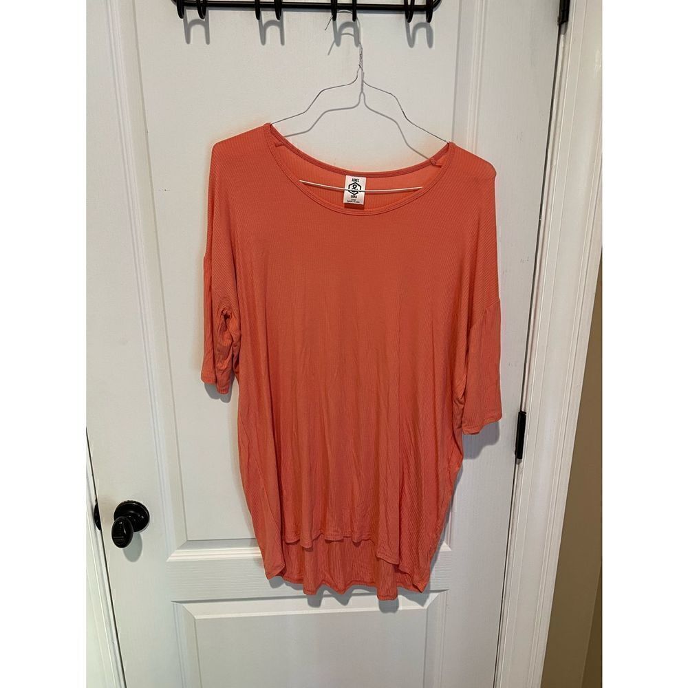 Agnes & Dora Coral orange size L short sleeve top